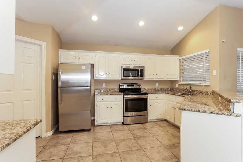 2,375/Mo, 700 Havencrest Dr DeSoto, TX 75115 Kitchen View