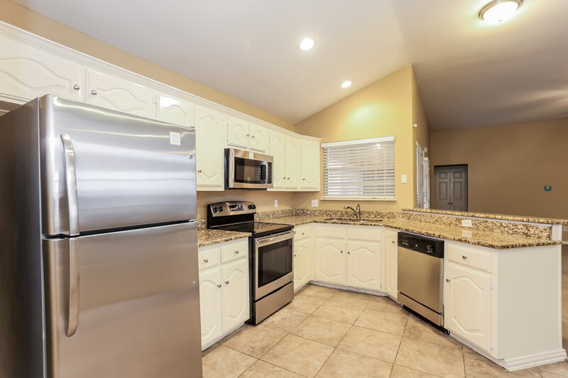 2,375/Mo, 700 Havencrest Dr DeSoto, TX 75115 Kitchen View 2