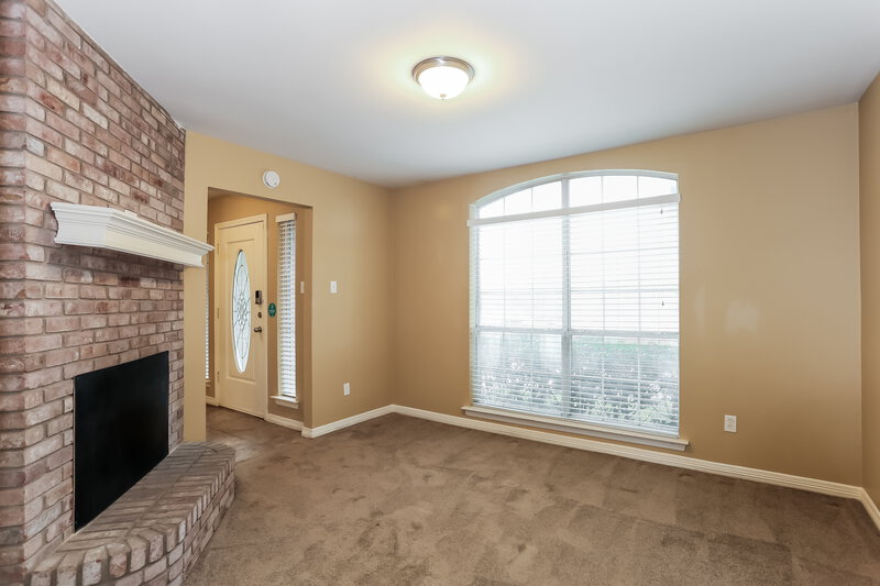 2,375/Mo, 700 Havencrest Dr DeSoto, TX 75115 Sitting Room View