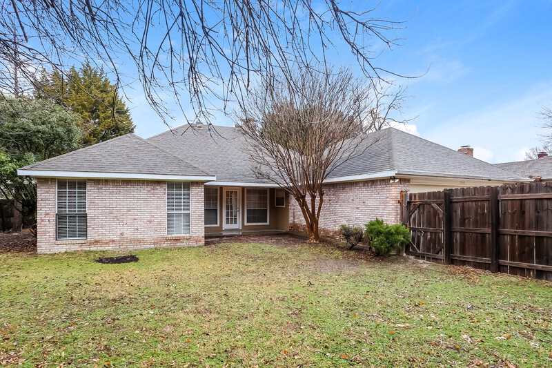 2,375/Mo, 700 Havencrest Dr DeSoto, TX 75115 Rear View 2