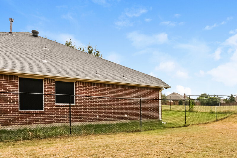 2,235/Mo, 324 Rio Grande Dr DeSoto, TX 75115 Rear View