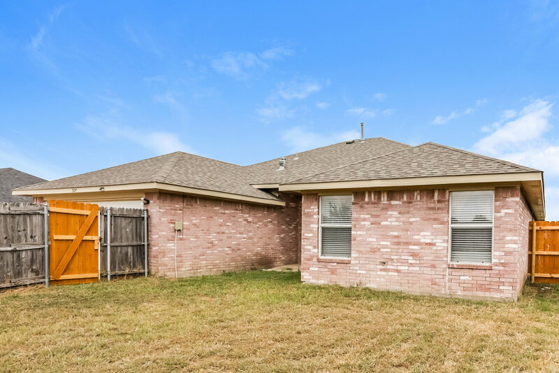 2,235/Mo, 324 Rio Grande Dr DeSoto, TX 75115 Rear View 2