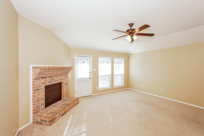 2,410/Mo, 760 Eldorado Dr DeSoto, TX 75115 Living Room View