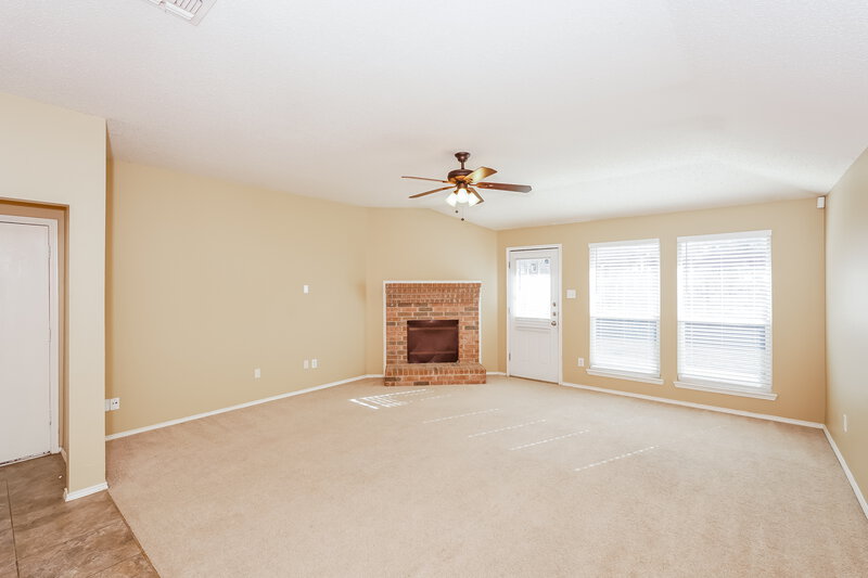 2,410/Mo, 760 Eldorado Dr DeSoto, TX 75115 Living Room View 2