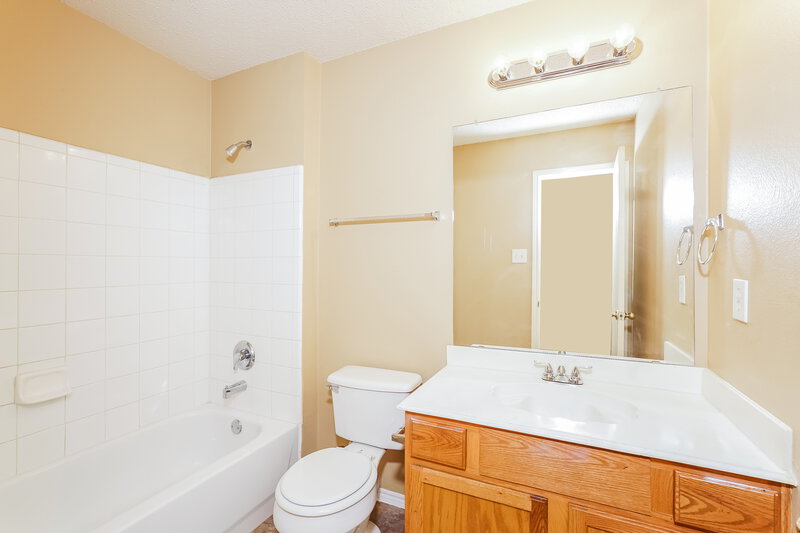 2,410/Mo, 760 Eldorado Dr DeSoto, TX 75115 Bathroom View
