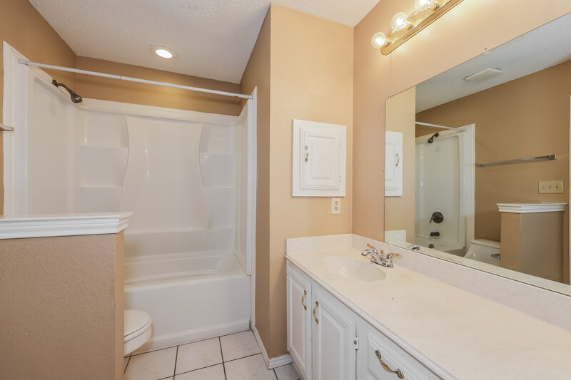 2,510/Mo, 544 Desoto Dr DeSoto, TX 75115 Bathroom View
