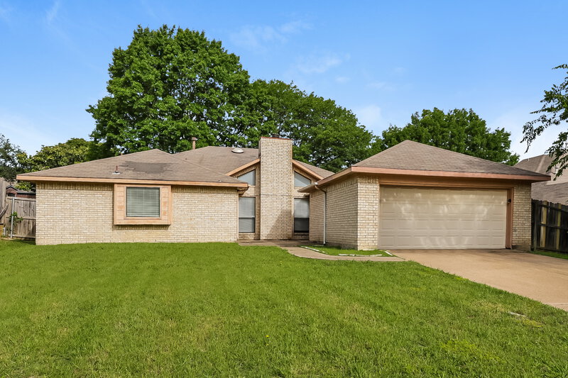 2,510/Mo, 544 Desoto Dr DeSoto, TX 75115 Rear View