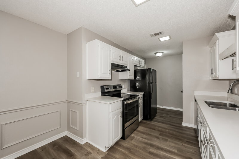2,115/Mo, 1311 Mallard Dr DeSoto, TX 75115 Kitchen View
