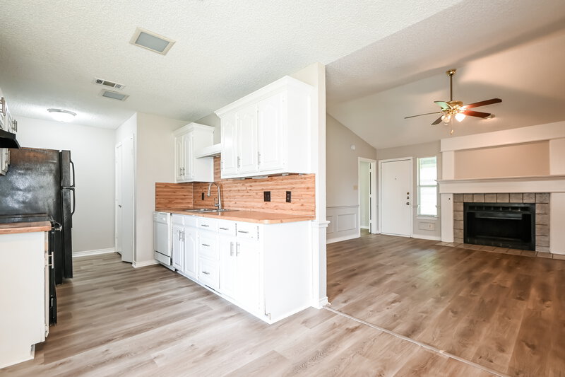 1,850/Mo, 1311 Mallard Dr DeSoto, TX 75115 Kitchen View