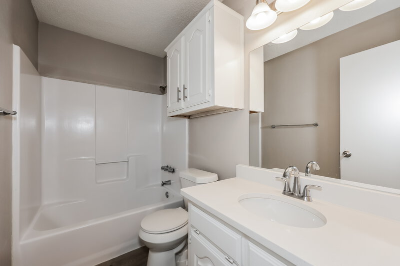 2,115/Mo, 1311 Mallard Dr DeSoto, TX 75115 Bathroom View