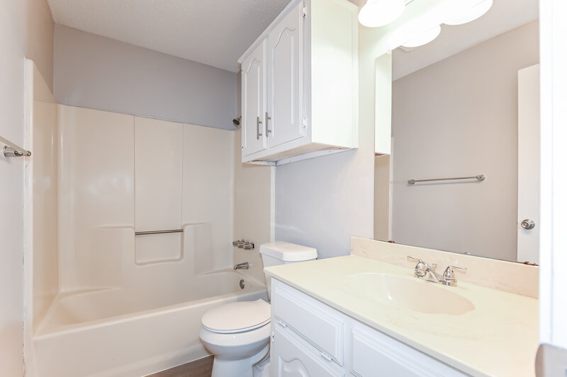 1,850/Mo, 1311 Mallard Dr DeSoto, TX 75115 Bathroom View