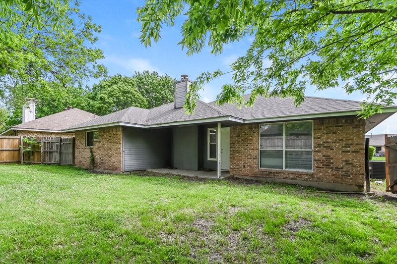 1,850/Mo, 1311 Mallard Dr DeSoto, TX 75115 Rear View