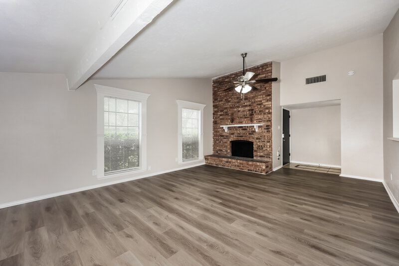 1,885/Mo, 114 S Young Blvd DeSoto, TX 75115 Living Room View