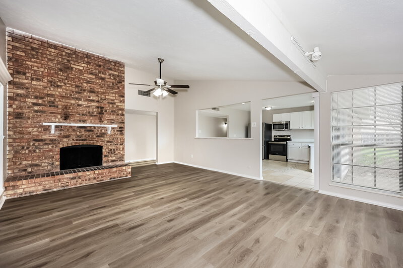 1,885/Mo, 114 S Young Blvd DeSoto, TX 75115 Living Room View 2
