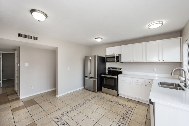 1,885/Mo, 114 S Young Blvd DeSoto, TX 75115 Kitchen View