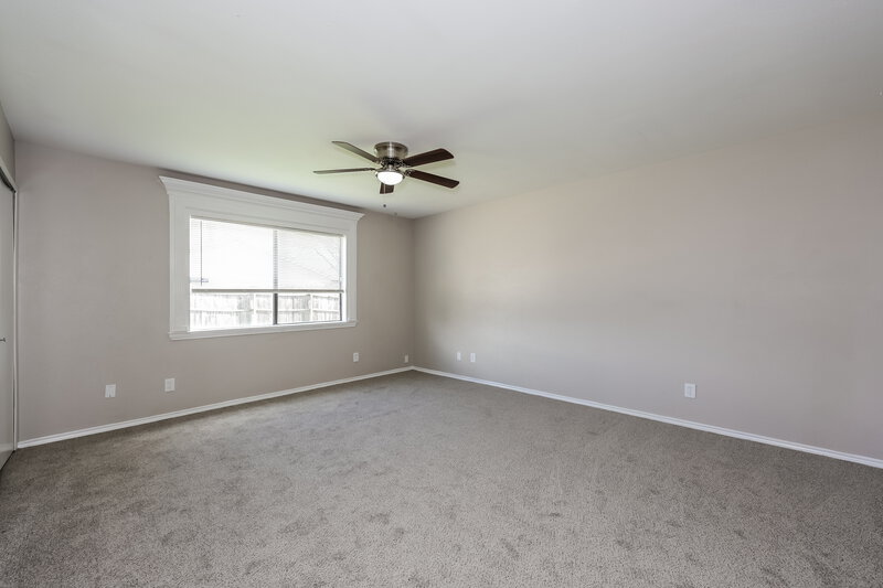 1,885/Mo, 114 S Young Blvd DeSoto, TX 75115 Main Bedroom View