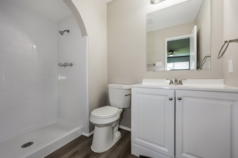 1,885/Mo, 114 S Young Blvd DeSoto, TX 75115 Bathroom View