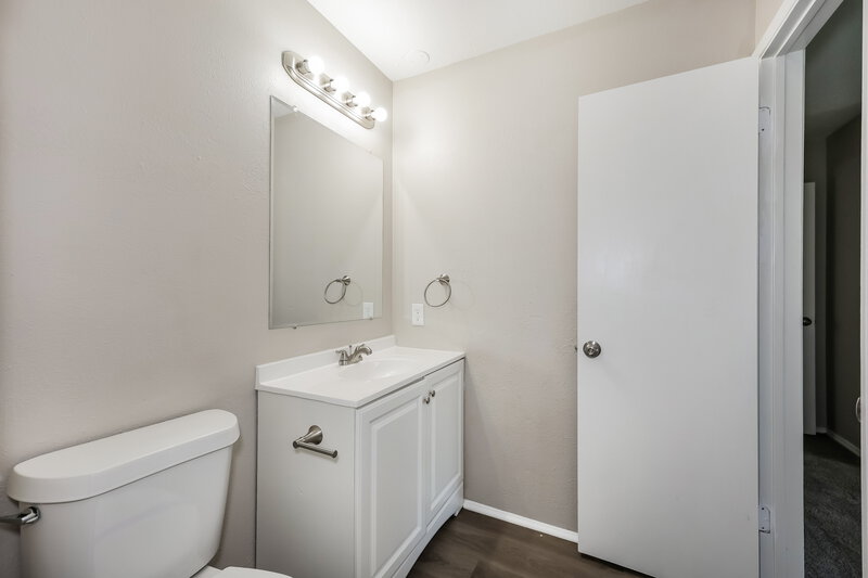 1,885/Mo, 114 S Young Blvd DeSoto, TX 75115 Bathroom View 2