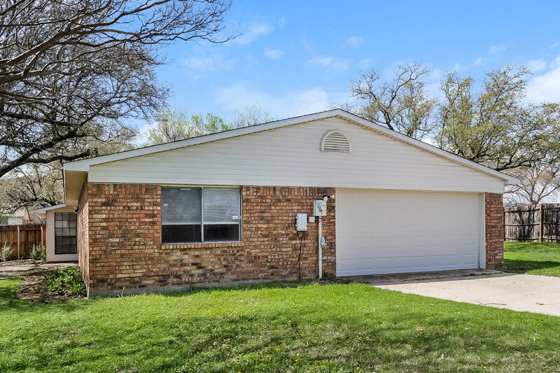 1,885/Mo, 114 S Young Blvd DeSoto, TX 75115 Rear View