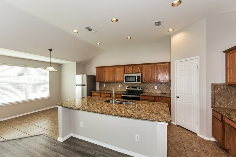 2,805/Mo, 825 Camelia Ct DeSoto, TX 75115 Kitchen View 2