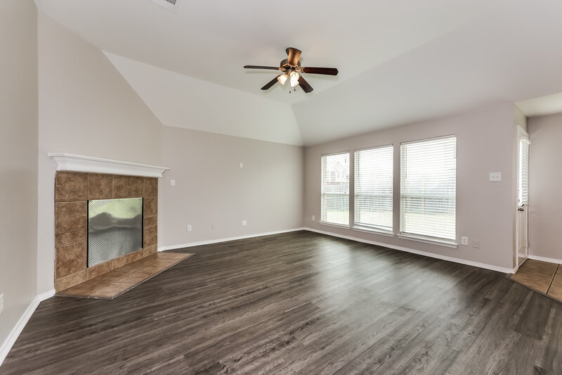 2,805/Mo, 825 Camelia Ct DeSoto, TX 75115 Family Room View 2