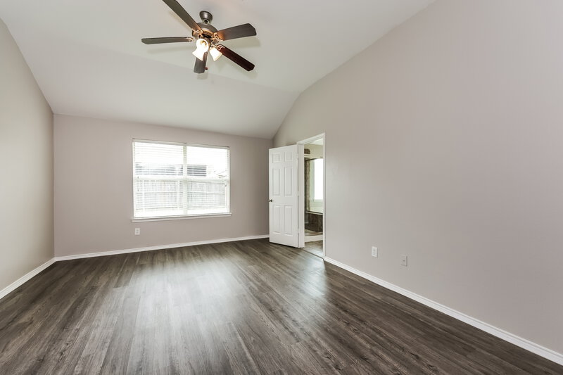 2,805/Mo, 825 Camelia Ct DeSoto, TX 75115 Main Bedroom View