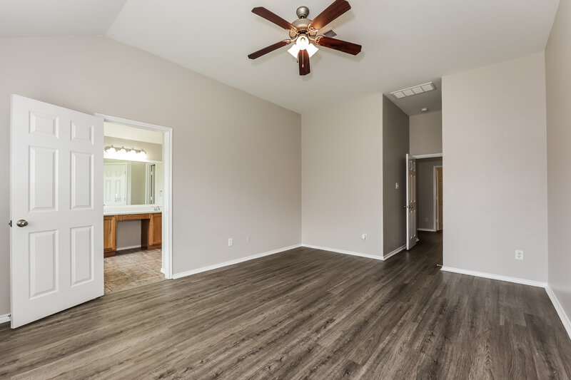 2,805/Mo, 825 Camelia Ct DeSoto, TX 75115 Main Bedroom View 2