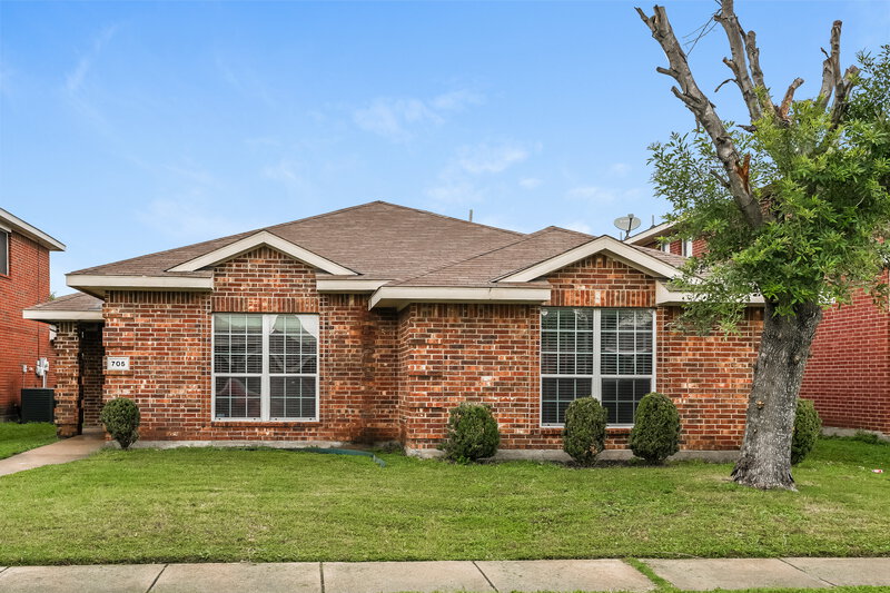 2,335/Mo, 705 Pine Hollow Dr DeSoto, TX 75115 External View