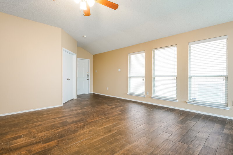 2,335/Mo, 705 Pine Hollow Dr DeSoto, TX 75115 Living Room View 2