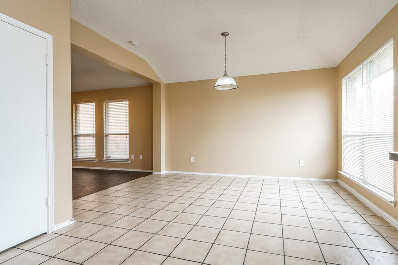 2,335/Mo, 705 Pine Hollow Dr DeSoto, TX 75115 Dining Room View 2