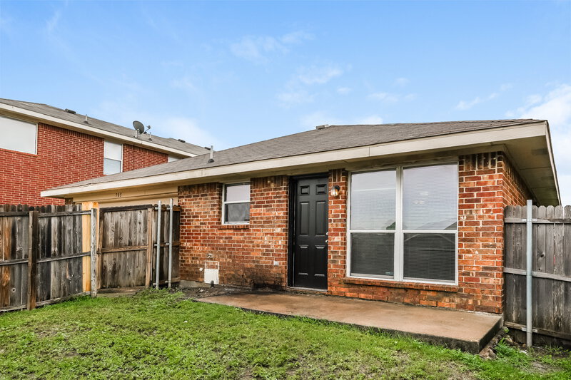 2,335/Mo, 705 Pine Hollow Dr DeSoto, TX 75115 Rear View