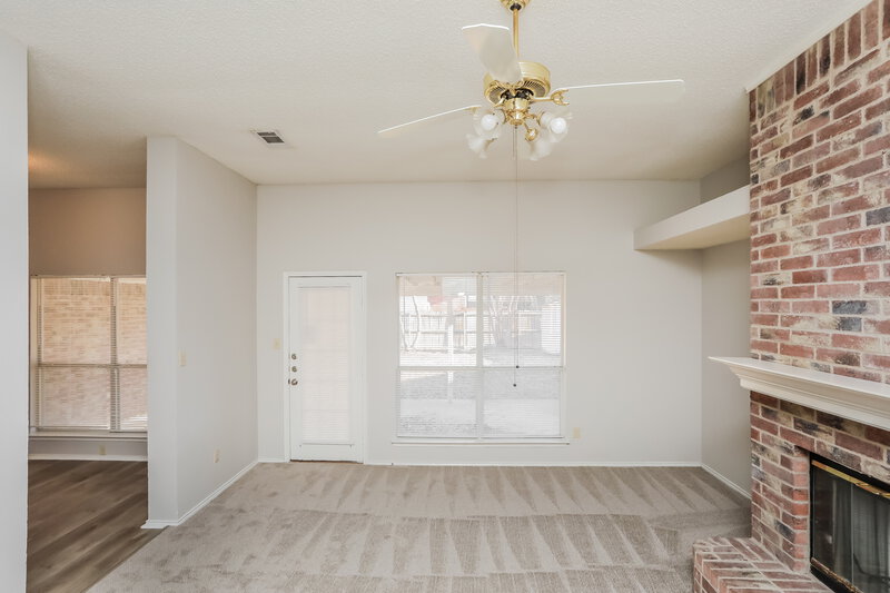 1,910/Mo, 1016 Canterbury Trail DeSoto, TX 75115 Living Room View