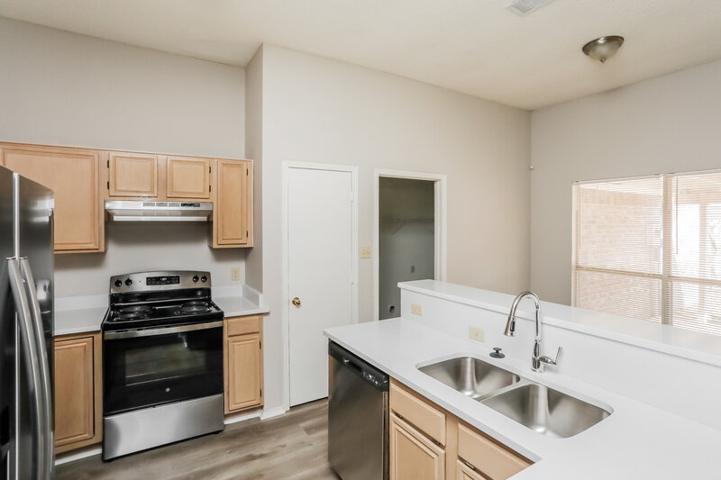 1,910/Mo, 1016 Canterbury Trail DeSoto, TX 75115 Kitchen View 3