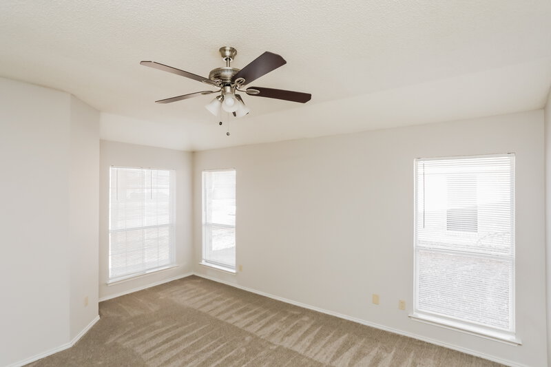 1,910/Mo, 1016 Canterbury Trail DeSoto, TX 75115 Main Bedroom View