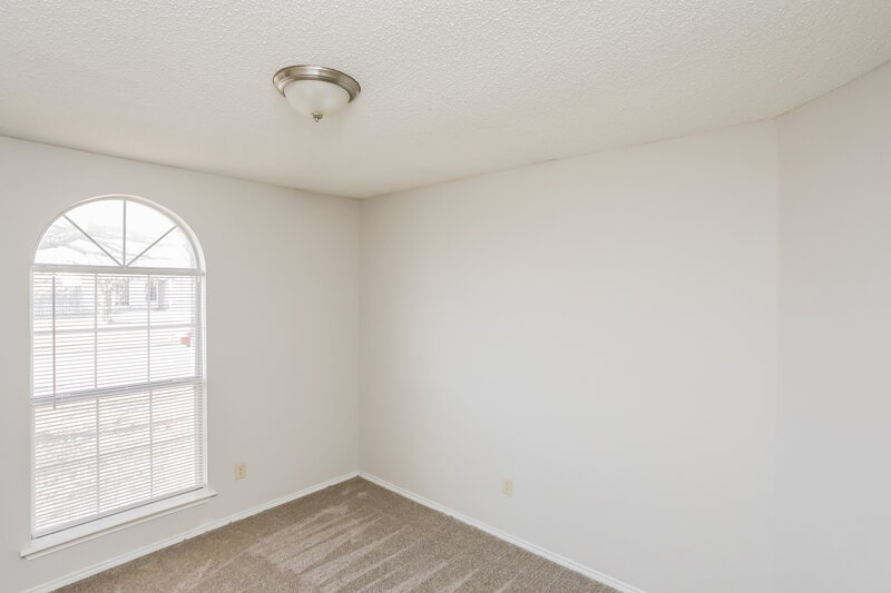 1,910/Mo, 1016 Canterbury Trail DeSoto, TX 75115 Bedroom View 3