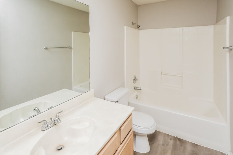 1,910/Mo, 1016 Canterbury Trail DeSoto, TX 75115 Bathroom View