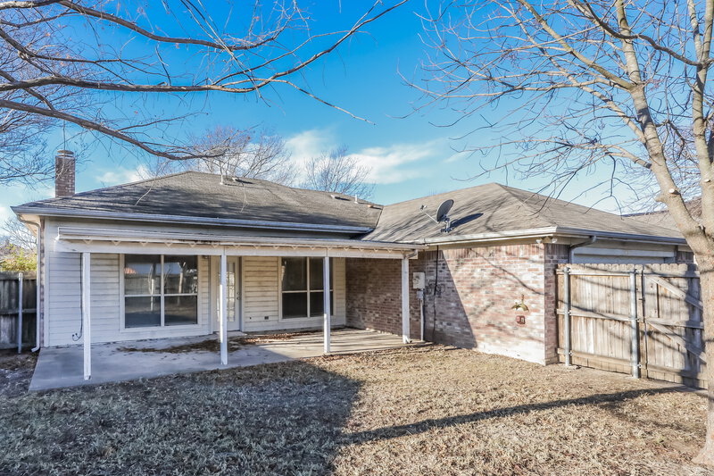 1,910/Mo, 1016 Canterbury Trail DeSoto, TX 75115 Rear View