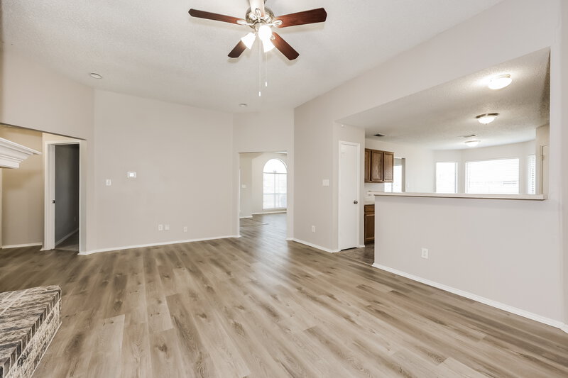 2,550/Mo, 1017 Canterbury Trail DeSoto, TX 75115 Living Room View 2