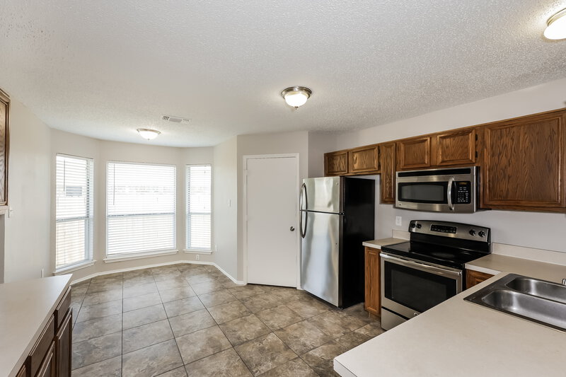 2,550/Mo, 1017 Canterbury Trail DeSoto, TX 75115 Kitchen View 2