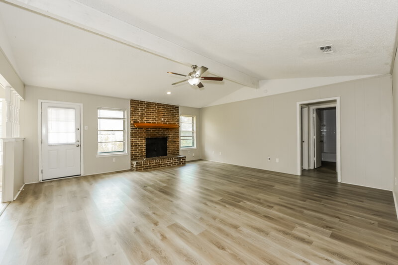 3,010/Mo, 1239 Sheree Ln Duncanville, TX 75116 Living Room View 2