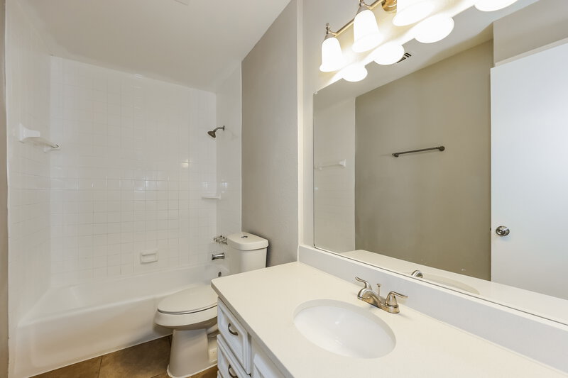 3,010/Mo, 1239 Sheree Ln Duncanville, TX 75116 Bathroom View