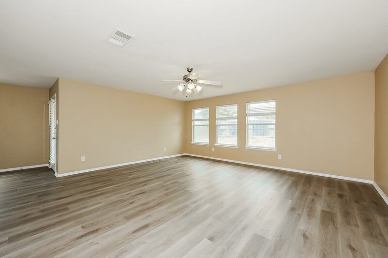 2,005/Mo, 2015 Woodhurst Trail Heartland, TX 75126 Living Room View