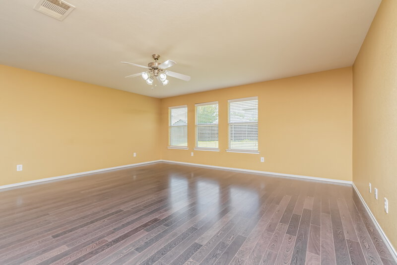 2,290/Mo, 2015 Woodhurst Trail Heartland, TX 75126 Living Room View
