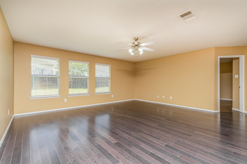 2,290/Mo, 2015 Woodhurst Trail Heartland, TX 75126 Living Room View 2