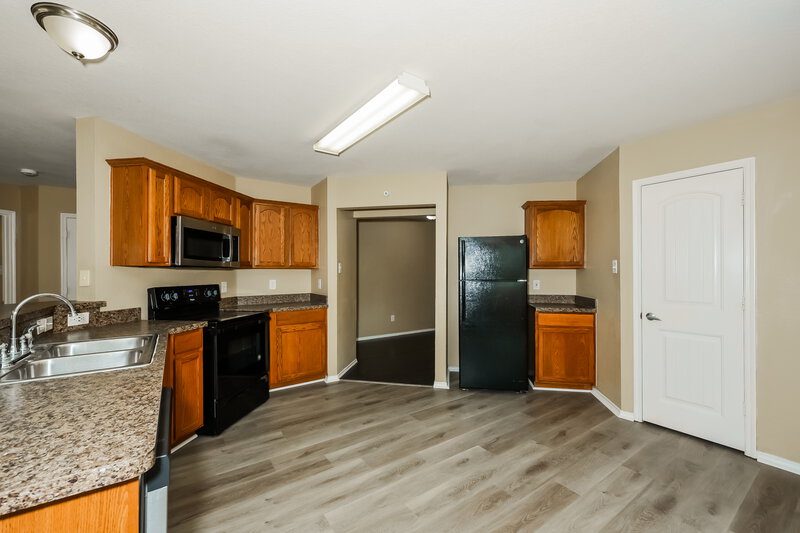 2,005/Mo, 2015 Woodhurst Trail Heartland, TX 75126 Kitchen View