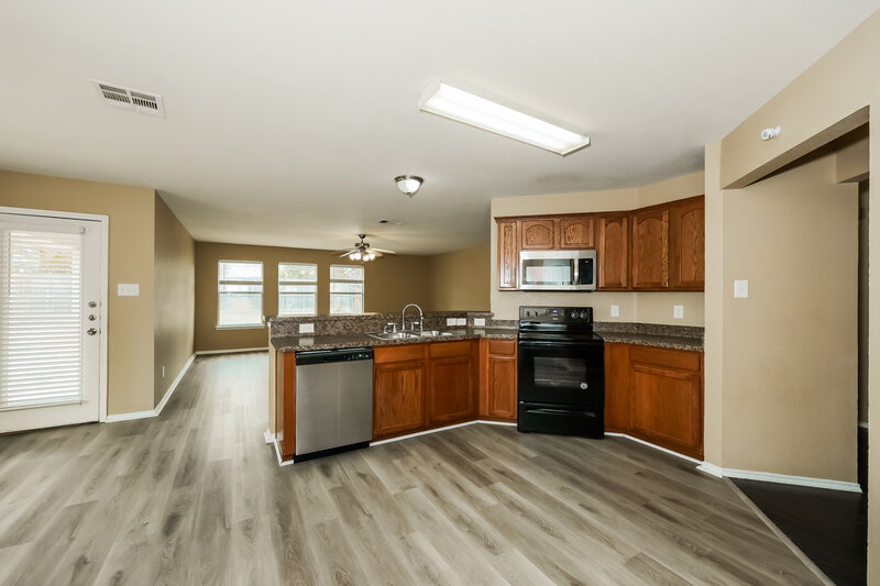 2,005/Mo, 2015 Woodhurst Trail Heartland, TX 75126 Kitchen View 2