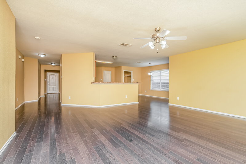 2,290/Mo, 2015 Woodhurst Trail Heartland, TX 75126 Living Room View 4