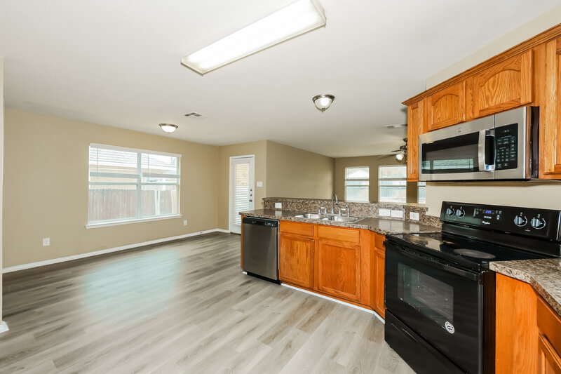 2,005/Mo, 2015 Woodhurst Trail Heartland, TX 75126 Kitchen View 3
