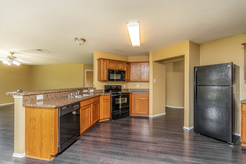 2,290/Mo, 2015 Woodhurst Trail Heartland, TX 75126 Kitchen View 2