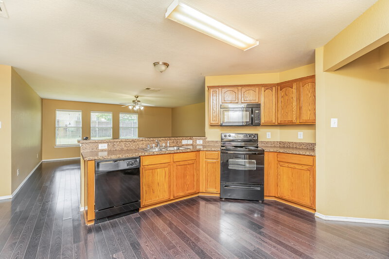 2,290/Mo, 2015 Woodhurst Trail Heartland, TX 75126 Kitchen View 3
